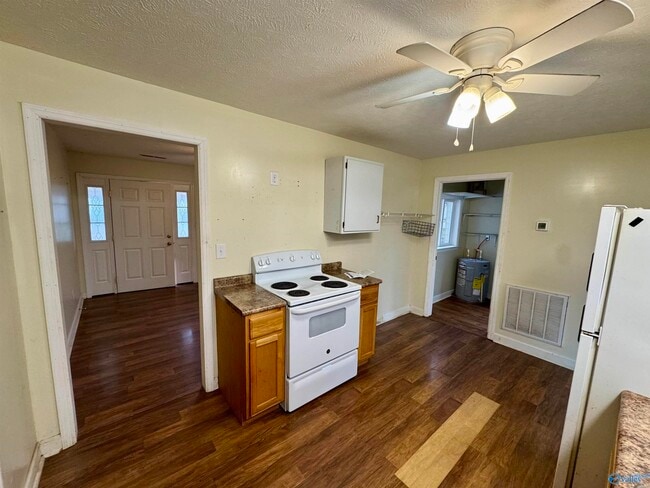 Building Photo - 807 2nd Ave