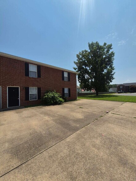 Building Photo - 3831 Jockey Dr