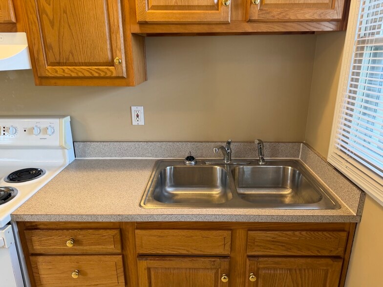 Building Photo - 318 W Kenwood Way