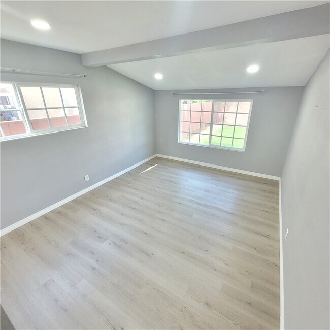 Building Photo - 5651 Radford Ave