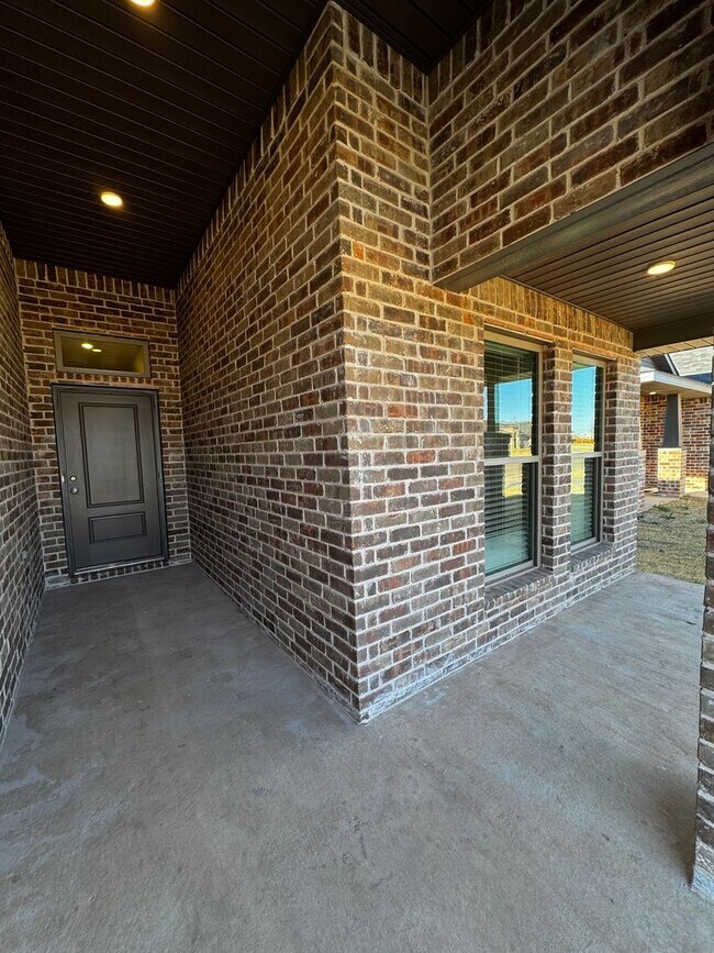 Building Photo - Fabulous Luxury Newer 2026 Build 3/2/2