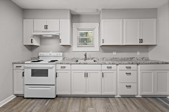 Building Photo - 501 E 4th St