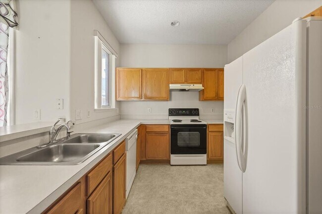 Building Photo - 2050 Island Walk Dr