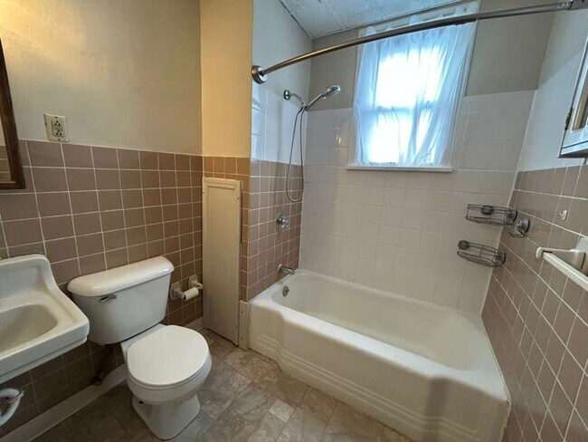 Building Photo - 349-351 Courtland St, Painesville, OH 44077