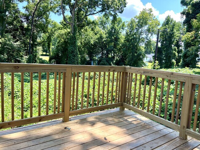 Building Photo - 634 Laundry St