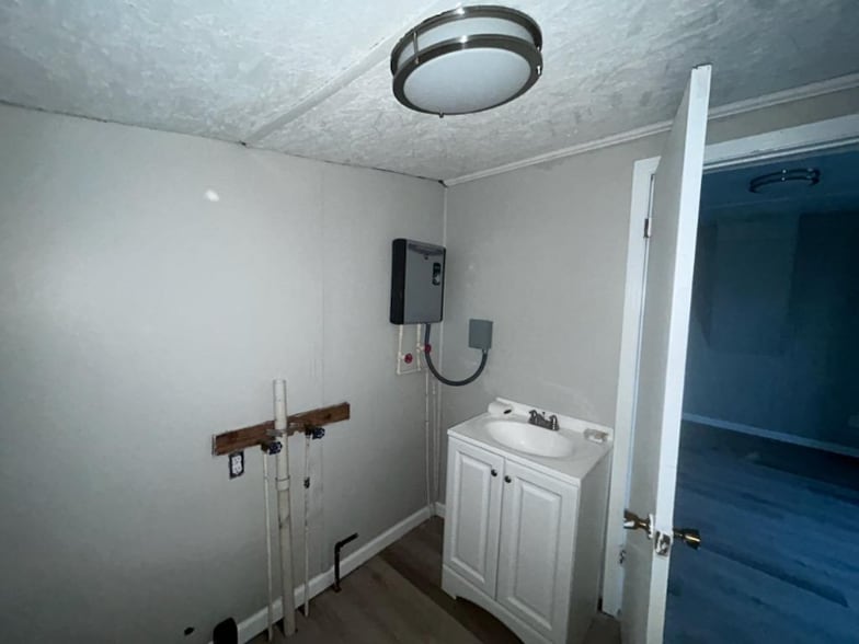 Building Photo - 228 Eden St