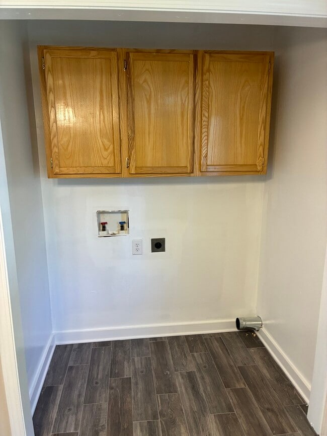 Building Photo - Beautiful 3/2 House