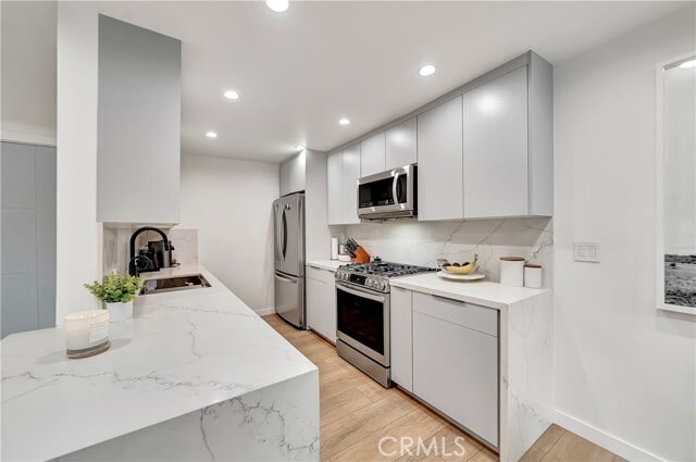 Building Photo - 14727 Magnolia Blvd