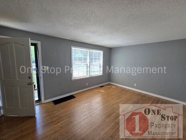 Building Photo - Beautiful 3 Bedroom 2 Bathroom in Kansas City