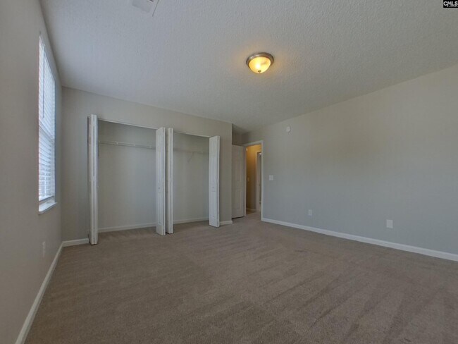Building Photo - 661 Thornhill Dr