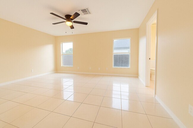 Building Photo - Elegant Newly Remodeled 3-Bedroom Home in ...