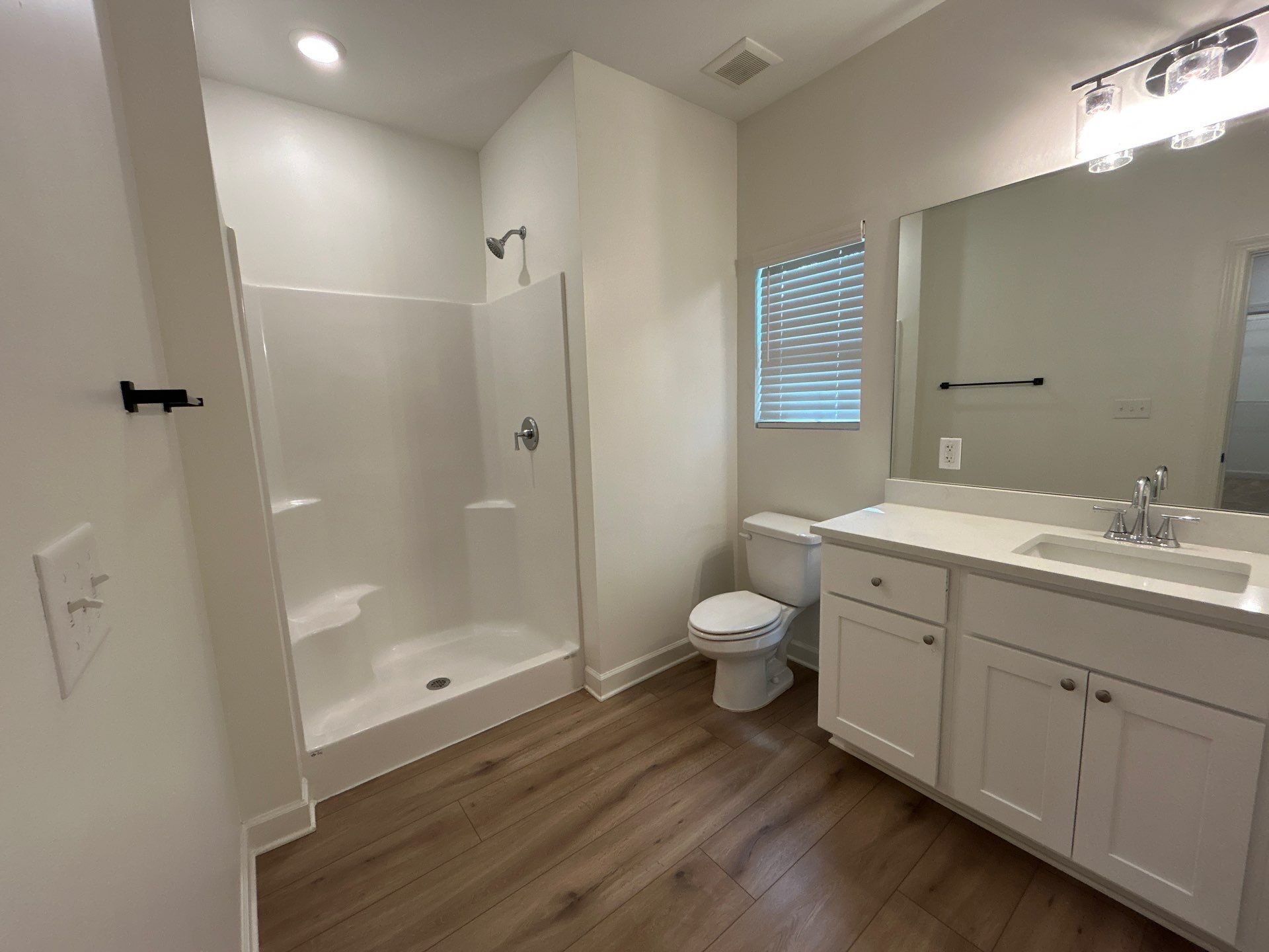 Building Photo - 244 Linden St