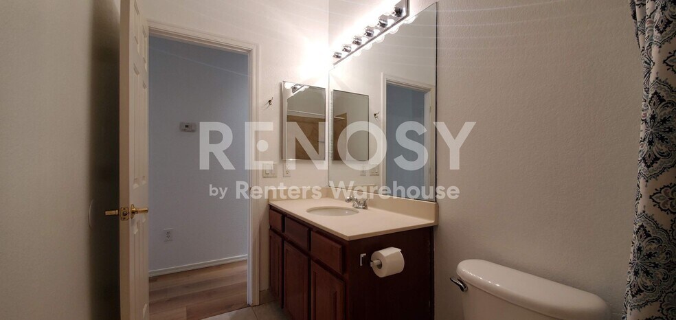 Building Photo - 1702 E Bell Rd
