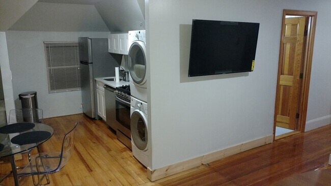 Building Photo - 12 Bennett St