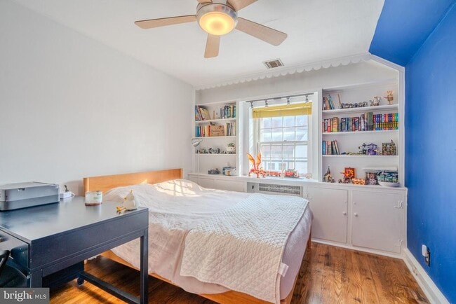 Building Photo - 128 Henley Rd