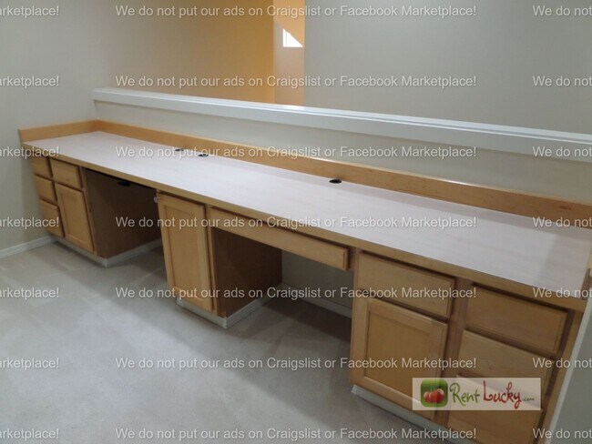 Building Photo - Meticulously Maintained 4-Bedroom Home in Sought-After Bothell Location!