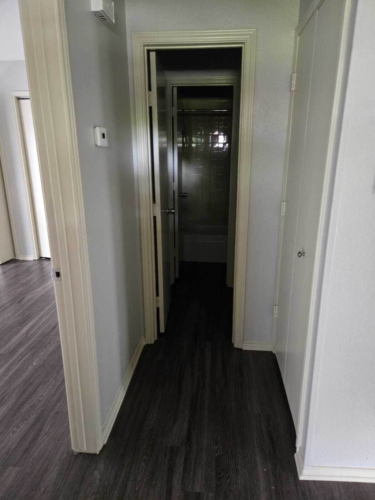 Building Photo - 210 Shrum Ct