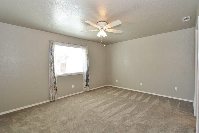 Building Photo - Immaculate Single-Level Home