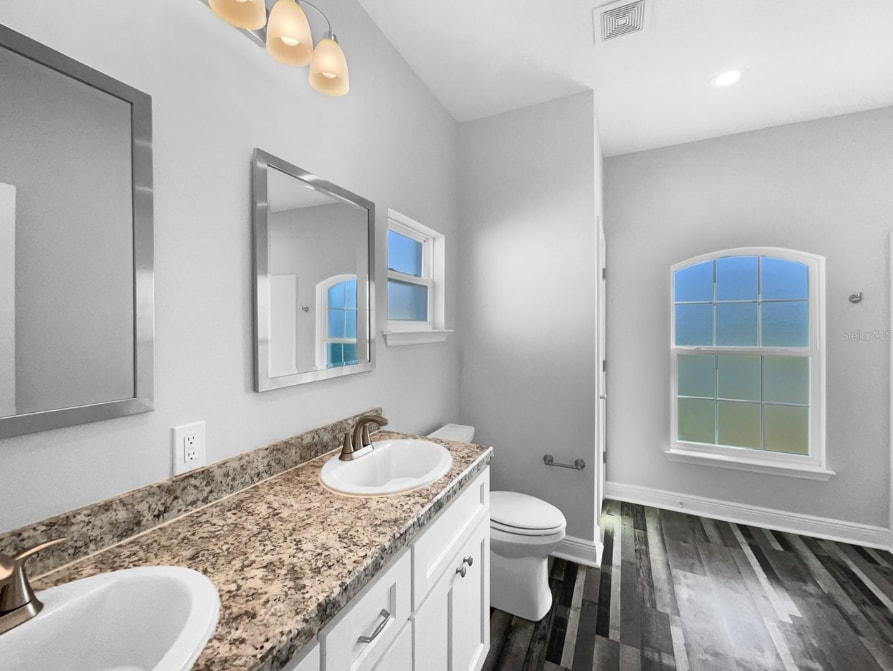 Building Photo - 1045 James Dr