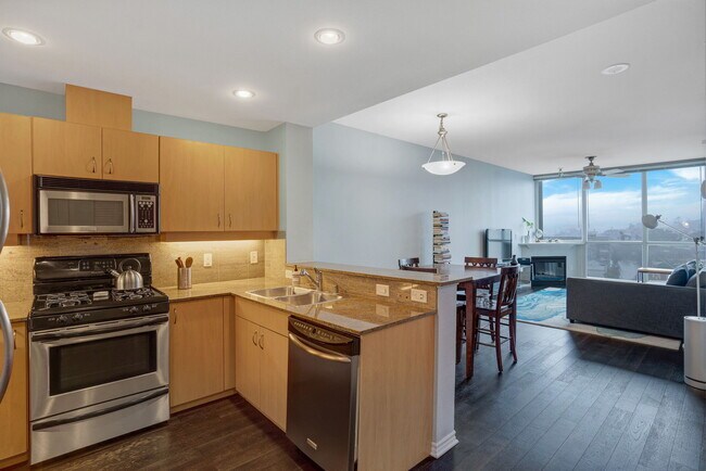 Building Photo - 300 W Beech St