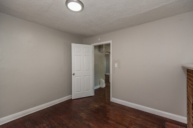 Building Photo - 320 Henquin Dr