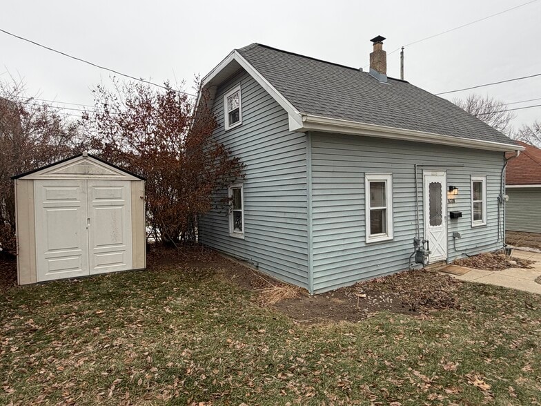 Front Of Home w/ Shed - 6318 W Grant St