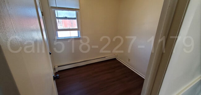 Building Photo - 2 Bedroom 1 Bath in Troy's HVCC Neighborhood