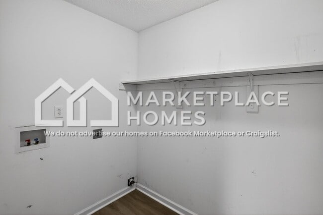 Building Photo - 1008 Rockyknoll Dr