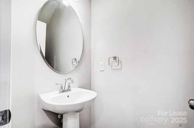 Building Photo - 7014 Fairmile Run