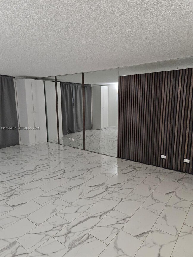 Building Photo - 1800 NE 114th St