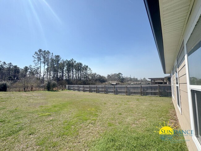 Building Photo - Stunning 4 Bedroom home in the sought-after Price Farms Plantation Community!
