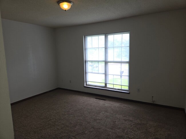 Building Photo - 4425-4427 Santa Anna Dr