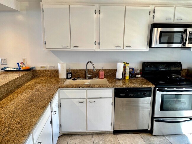 Building Photo - 4265 Marina City Dr