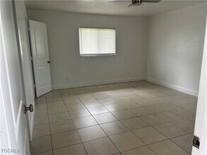 Building Photo - 729 SW 46th St