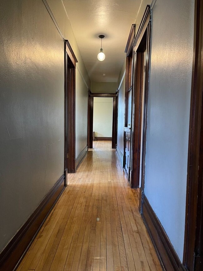 Building Photo - 715 S Phillips Ave