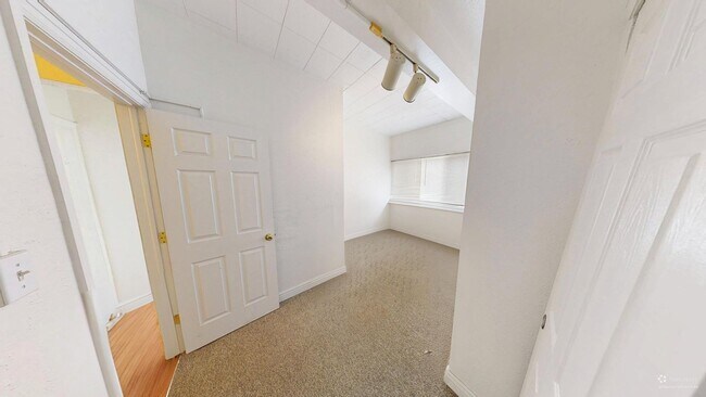 Building Photo - 1105 11th St