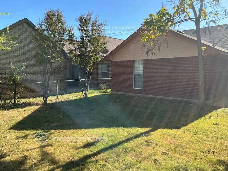 Building Photo - 804 E Aimee St