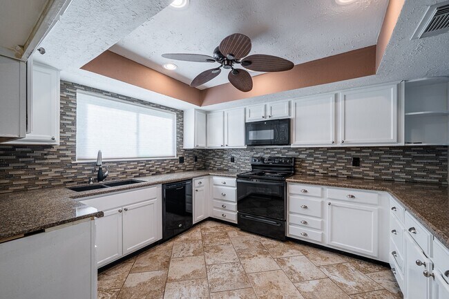 Building Photo - 10422 Gulfstream Ln