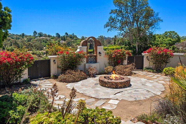 Building Photo - This Beautiful Hacienda Style Home combine...