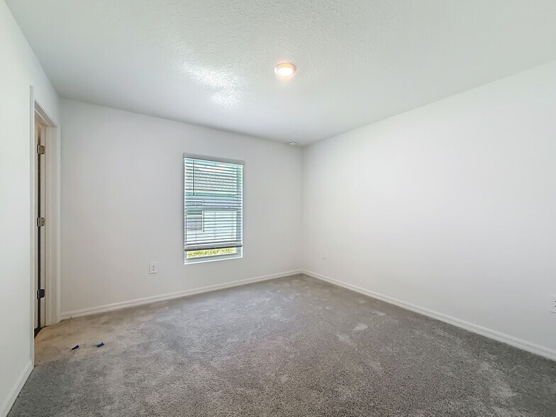 Building Photo - 1352 NW 48th Ter