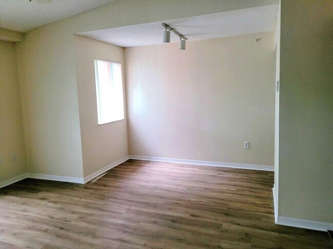 Building Photo - 4195 N Haverhill Rd