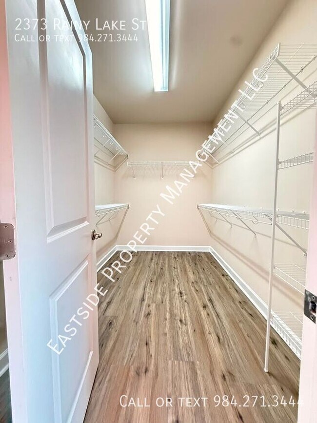 Building Photo - 2373 Rainy Lake St