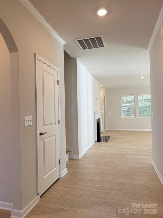 Building Photo - 6436 Fairfax Ct