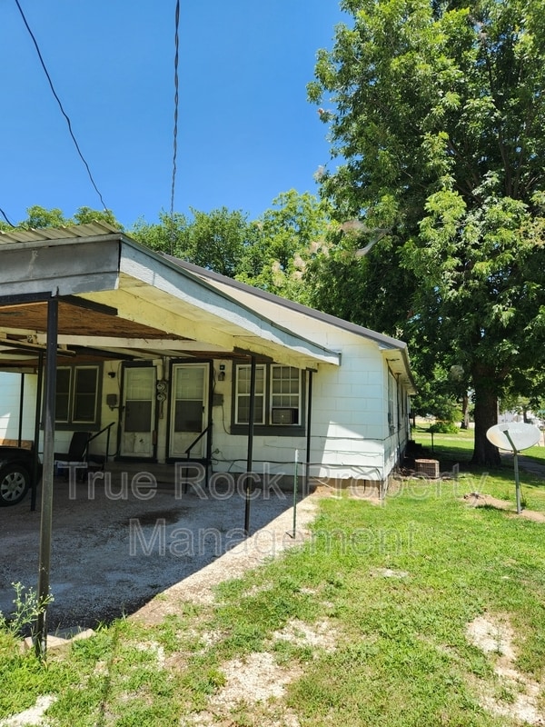 Building Photo - 401 W 13th