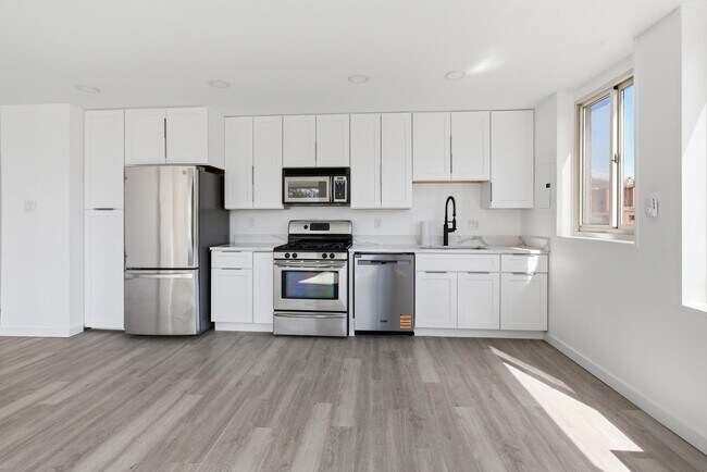 Building Photo - 4000 Tunlaw Rd NW