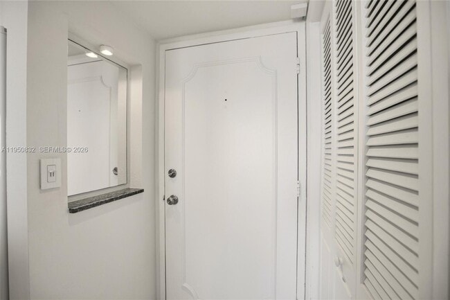 Building Photo - 465 Ocean Dr