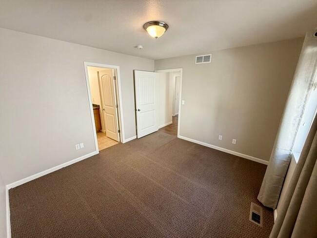 Building Photo - Well Maintained 4 Bed, 3 Bath Home in Anderson Farm!