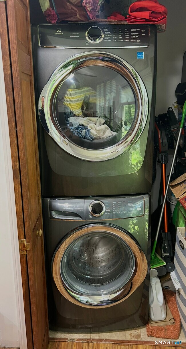 Building Photo - 16 Flak Ln