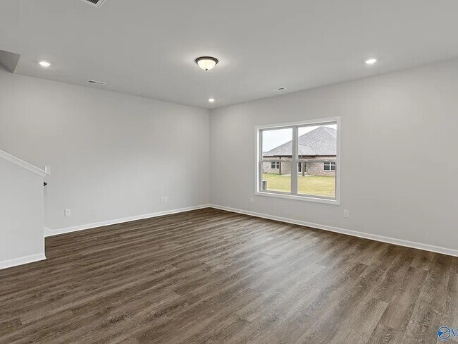 Building Photo - 113 Striker Ln