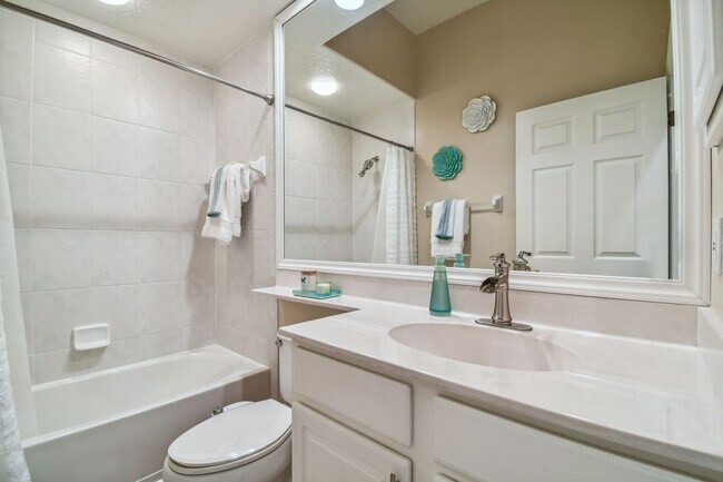 Building Photo - 3 Bed, 2 Bath Single Family Home in Sarasota